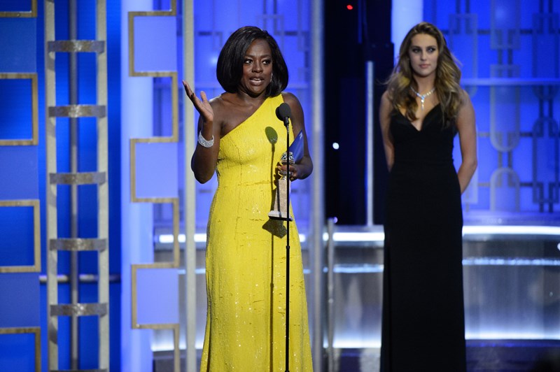 Viola Davis recebeu o Globo de Ouro de melhor atriz coadjuvante por “Fences” (Foto: Divulgação / HFPA PHOTOGRAPHER).