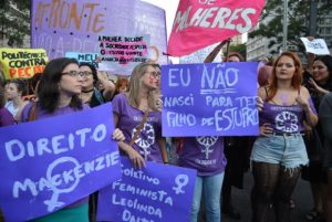 Mulheres protestam contra PEC 181 que pode criminalizar o aborto. Foto: Rovena Rosa/Agência Brasil