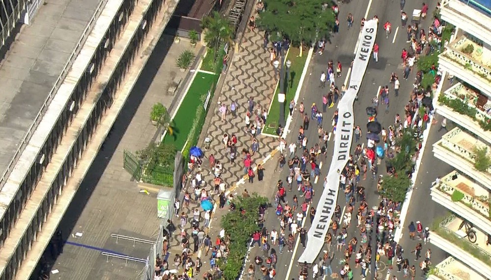 Protesto de professores municipais tem tumulto em frente à Câmara de SP. Foto: Reprodução de TV