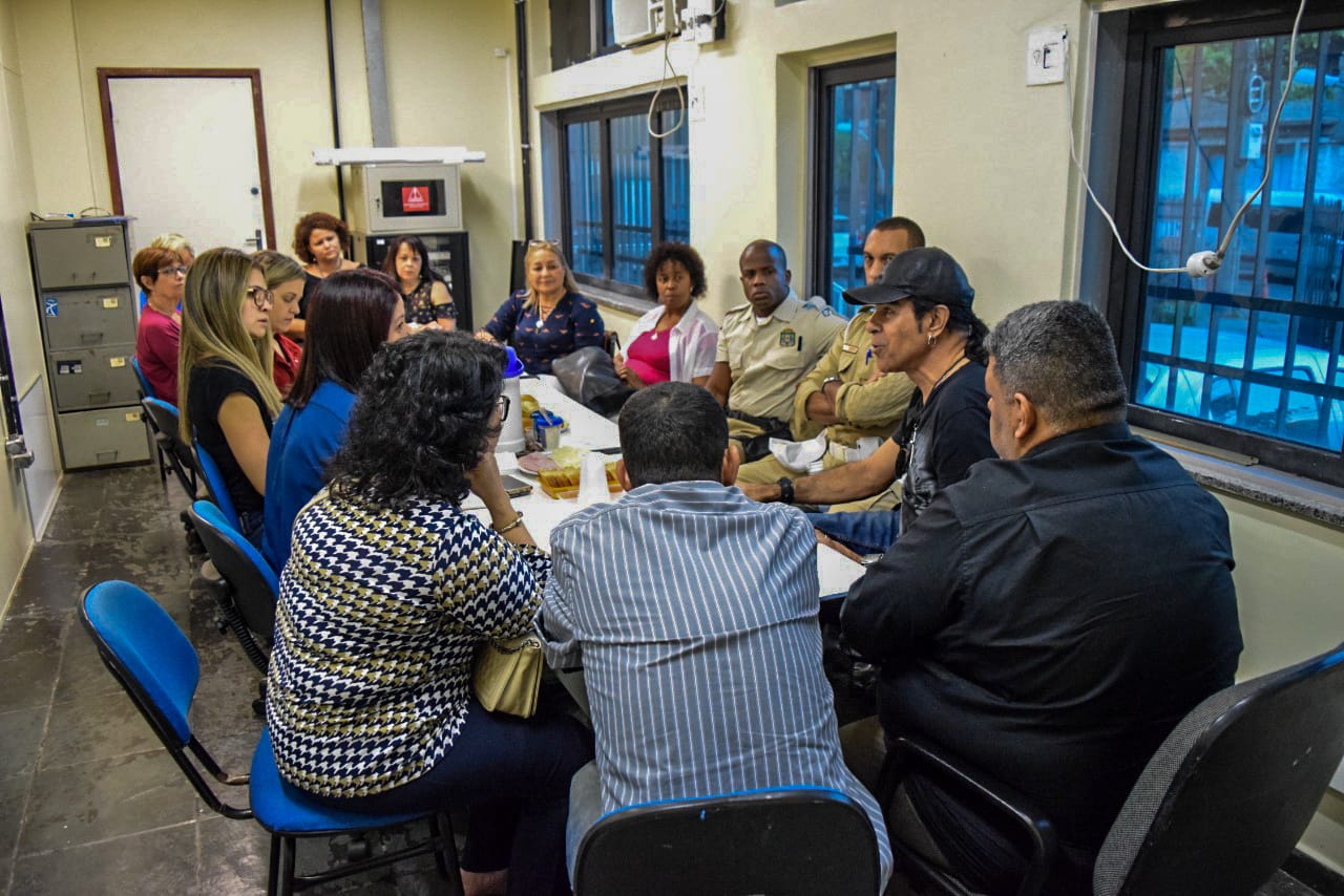 Elymar Santos se reune com servidores. Foto: Divulgação