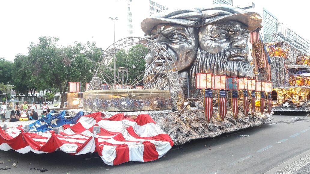 Mocidade Alegre celebra prêmio de melhor ala das baianas do Carnaval 2024
