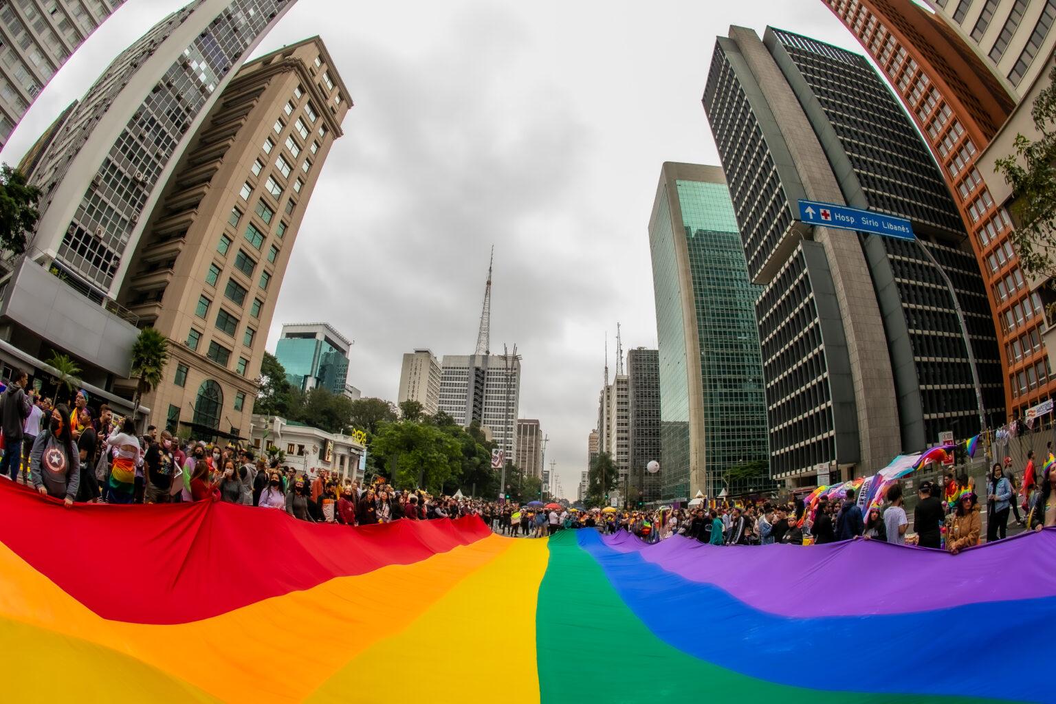 Vai-Vai participa da Parada do Orgulho LGBT+ em São Paulo