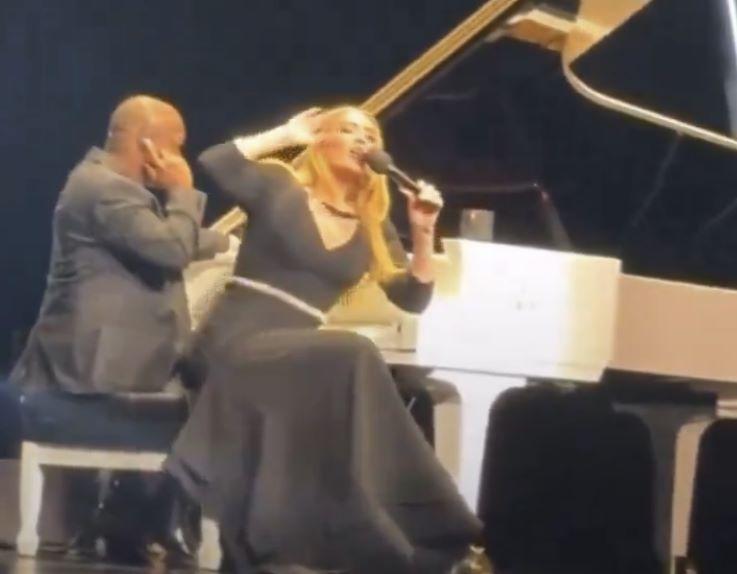 Adele rebate fã homofóbico em show: ‘Não seja tão ridículo’