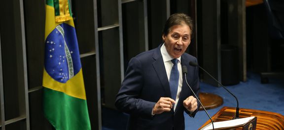 Eunício Oliveira vence eleição e mantém PMDB no comando do Senado