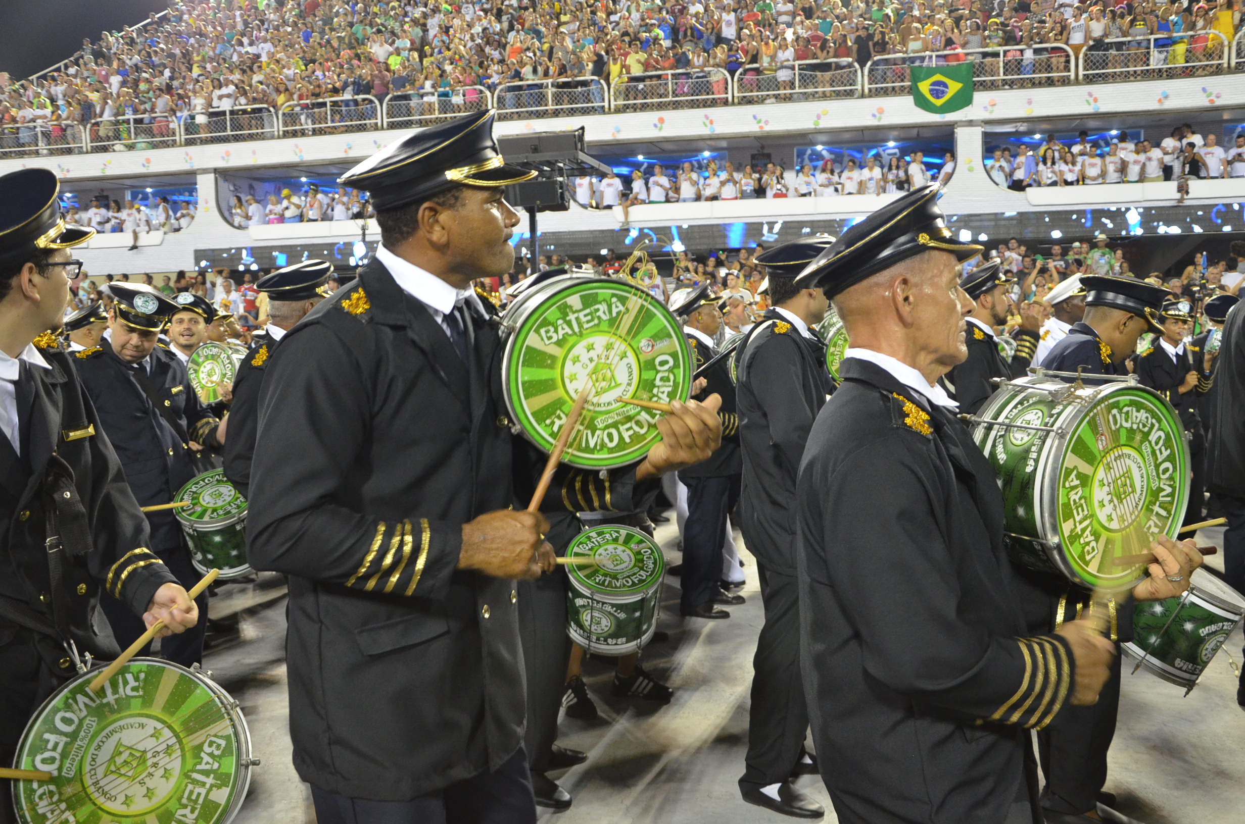 Áudio: ouça a bateria da Cubango durante o desfile oficial