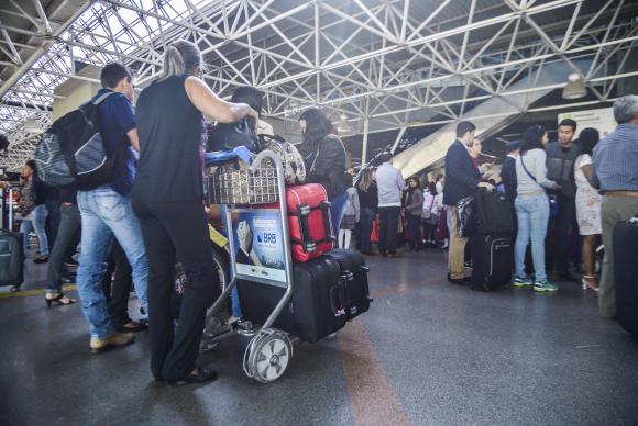 Governo concede 22 aeroportos por 30 anos; grupos CCR e Vince foram os maiores compradores