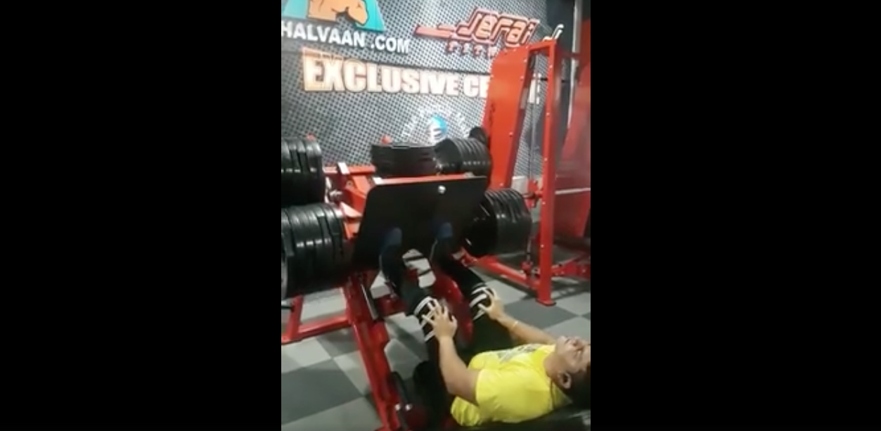 Vídeo: Atleta 'entorta' pernas ao exagerar em peso de academia