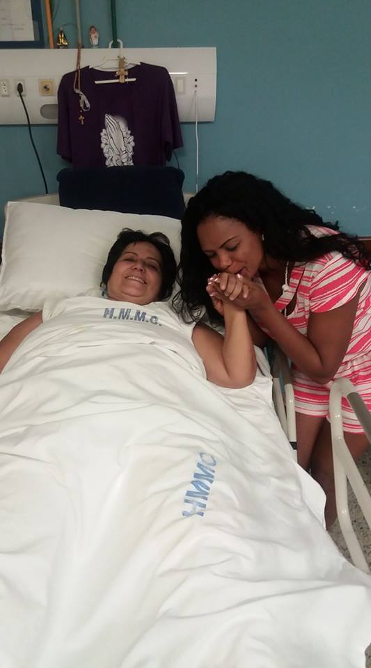 Visita de Selminha Sorriso emociona vítima de acidente na Sapucaí