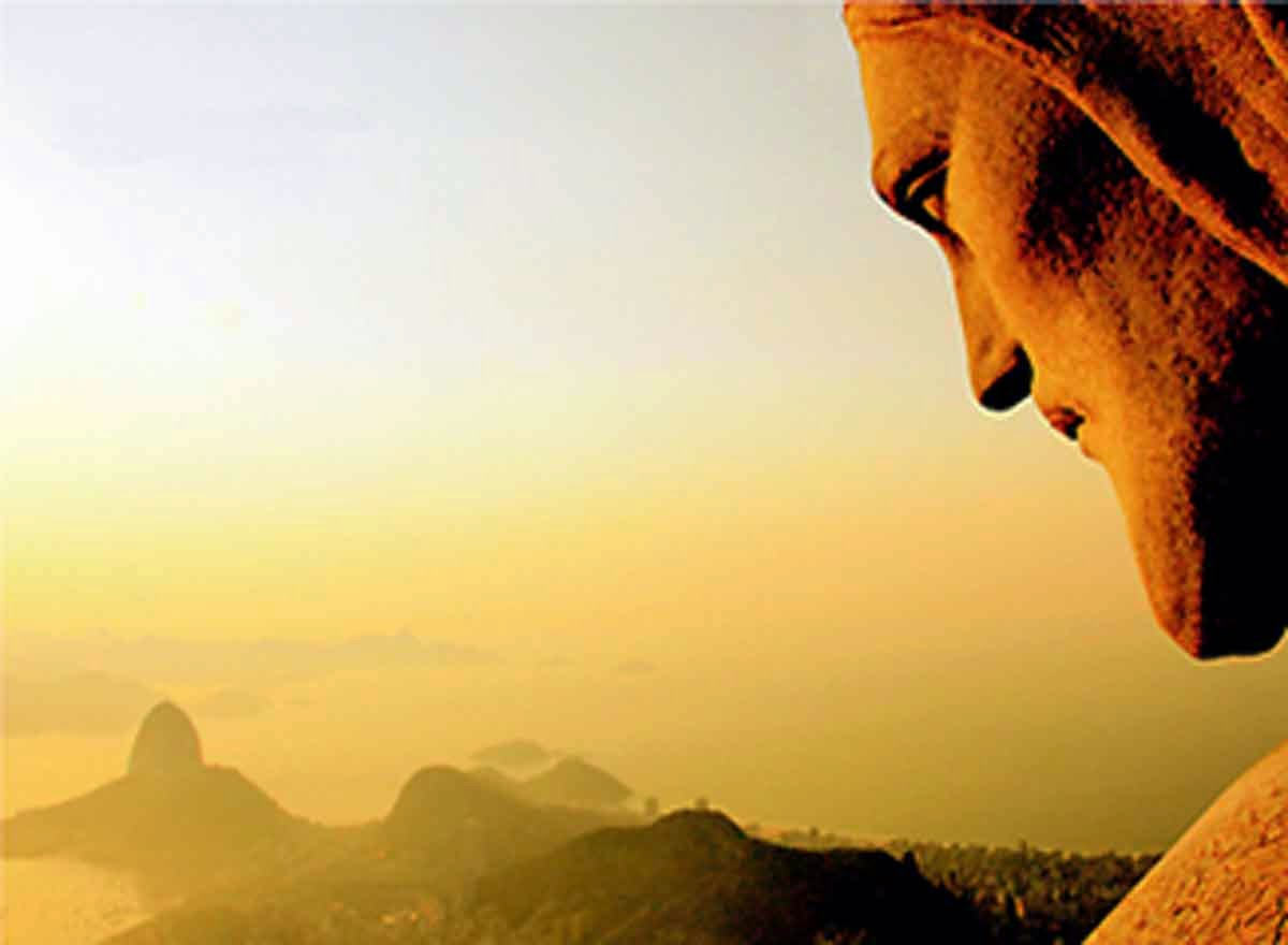 Cristo Redentor vai homenagear garis nesse domingo com iluminação especial