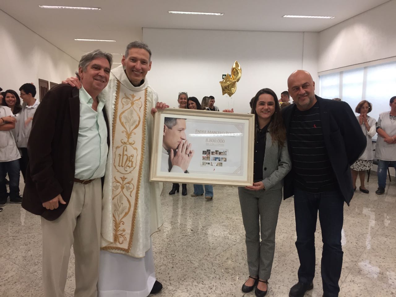 Padre Marcelo Rossi recebe homenagem pelo sucesso na carreira musical