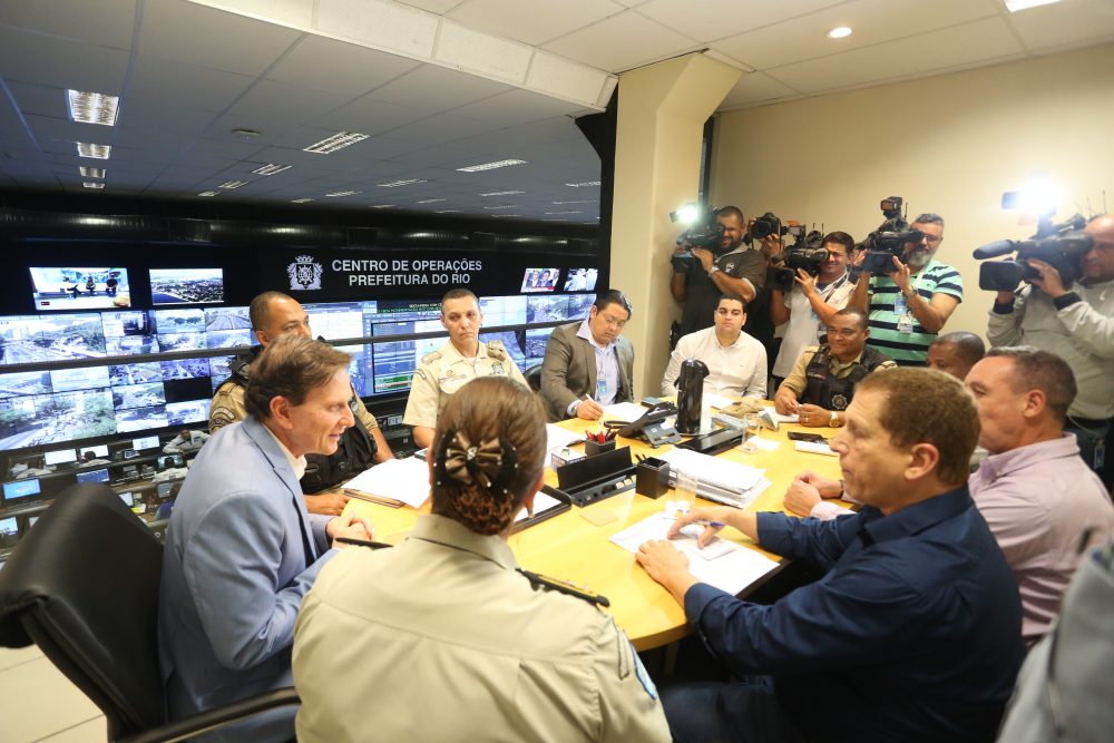 Manifestações alteram a rotina do Rio e prefeito desloca equipe para o Centro de Operações