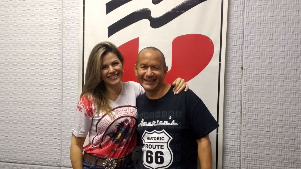 Tânia Oliveira e Biro do Cavaco esbanjam descontração em entrevista; ouça na Rádio SRzd