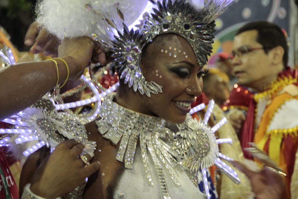 Musa da Viradouro, Luana Bandeira inaugura espaço cultural no Rio