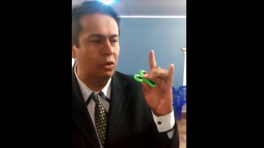 Febre mundial, spinner é ‘brinquedo satânico’, diz pastor