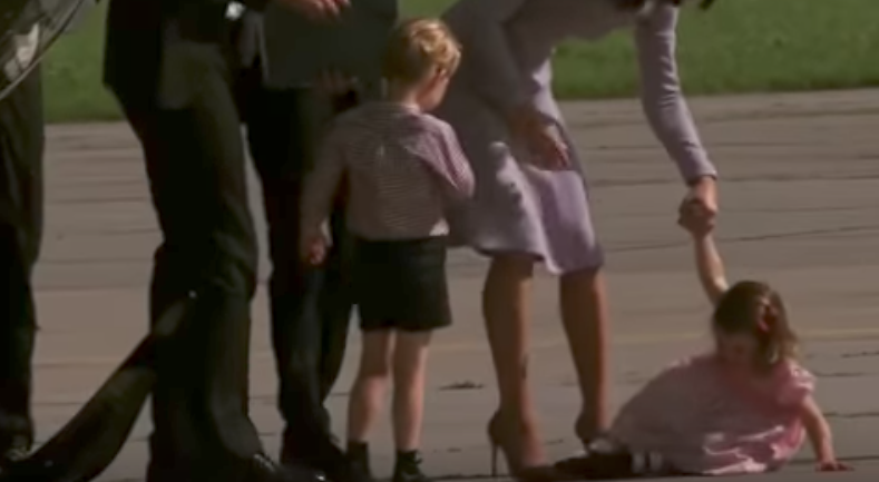 Vídeo: Princesa Charlotte faz birra e leva bronca da mãe, Kate Middleton