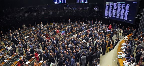 Câmara vota denúncia contra Michel Temer e ministros