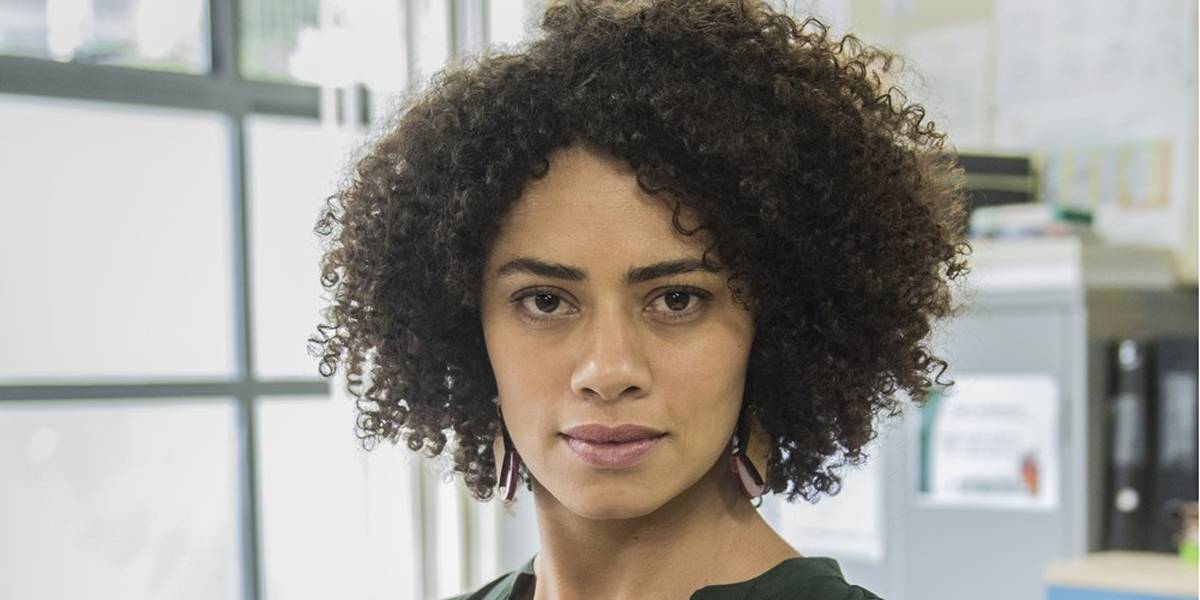 Após ser ofendida, atriz ganha flores e produtora leva advertência na ‘Globo’