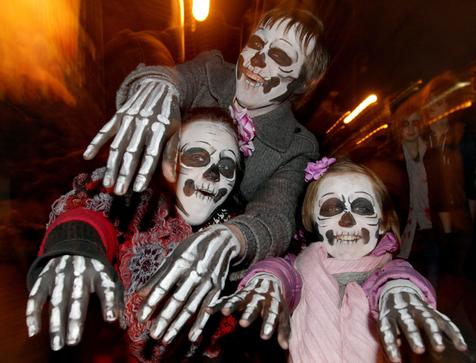 Salgueiro faz ensaio em clima de Halloween