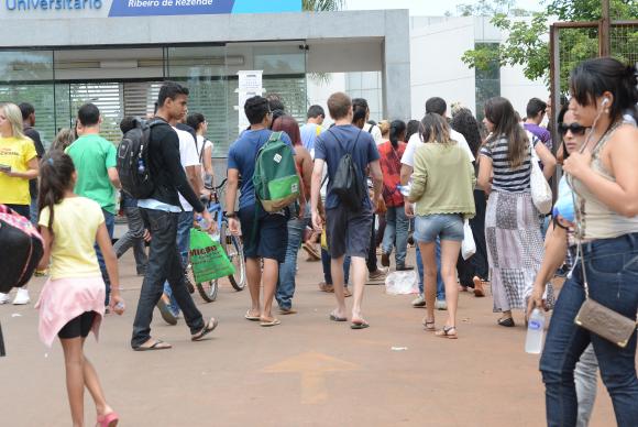 Estudantes chegam cedo para primeiro dia de Enem