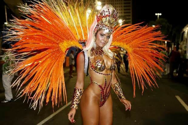 Denise Dias é confirmada rainha de bateria da Inocentes e diz que está intensificando a preparação para o Carnaval