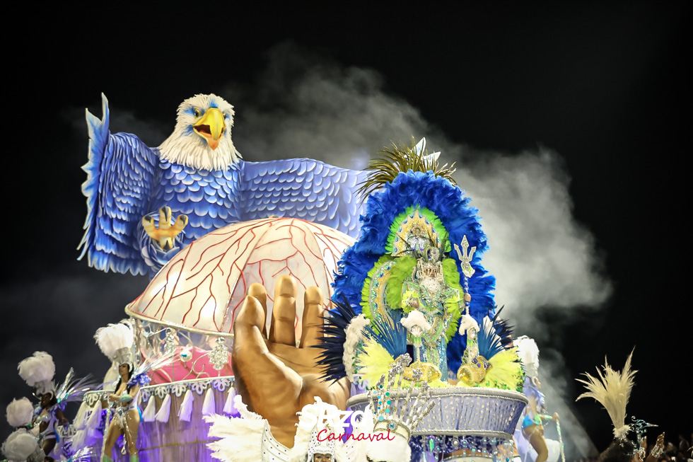 Pé no chão; samba e bateria são destaques em desfile da Nenê de Vila Matilde