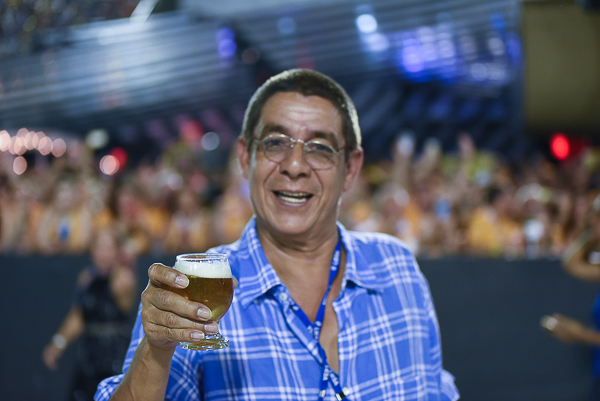 Valeu Grandão! De azul, Zeca Pagodinho celebra homenagem da Grande Rio