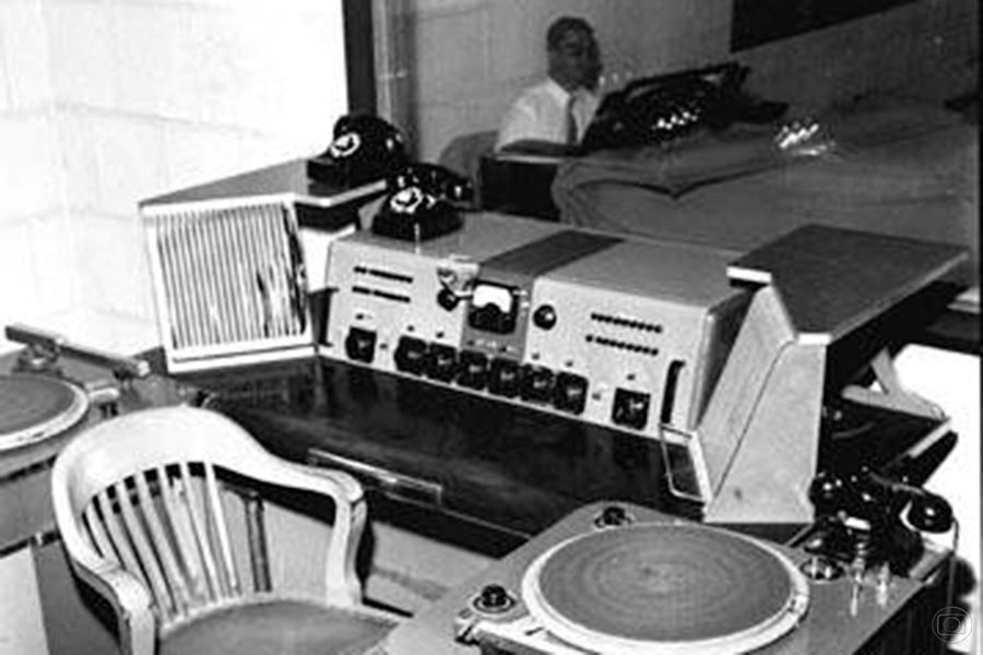 Sistema Globo de Rádio homenageia locutores e âncoras que fazem parte de sua história