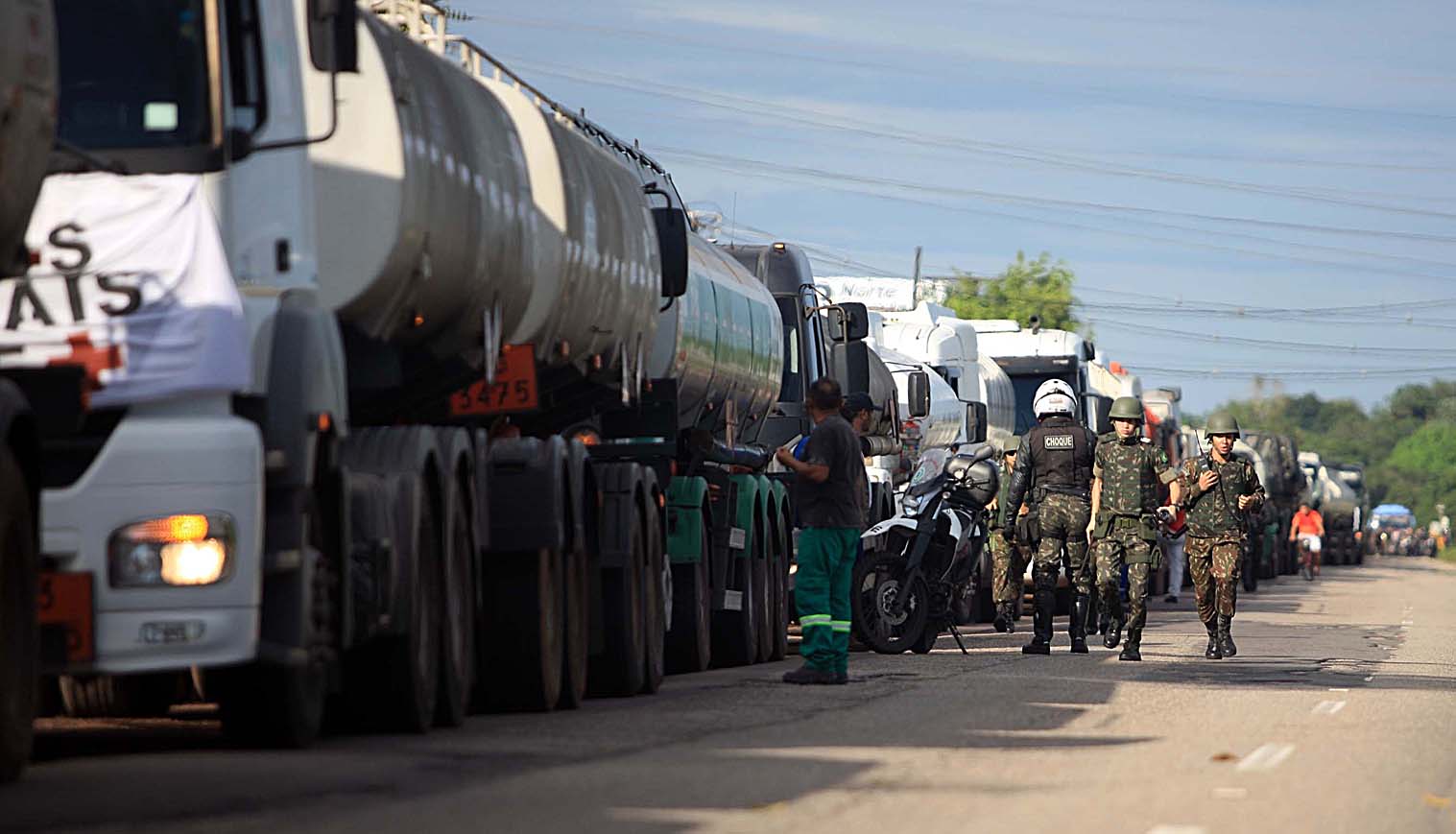 Caminhoneiros estão proibidos de fechar rodovias federais, decide Justiça