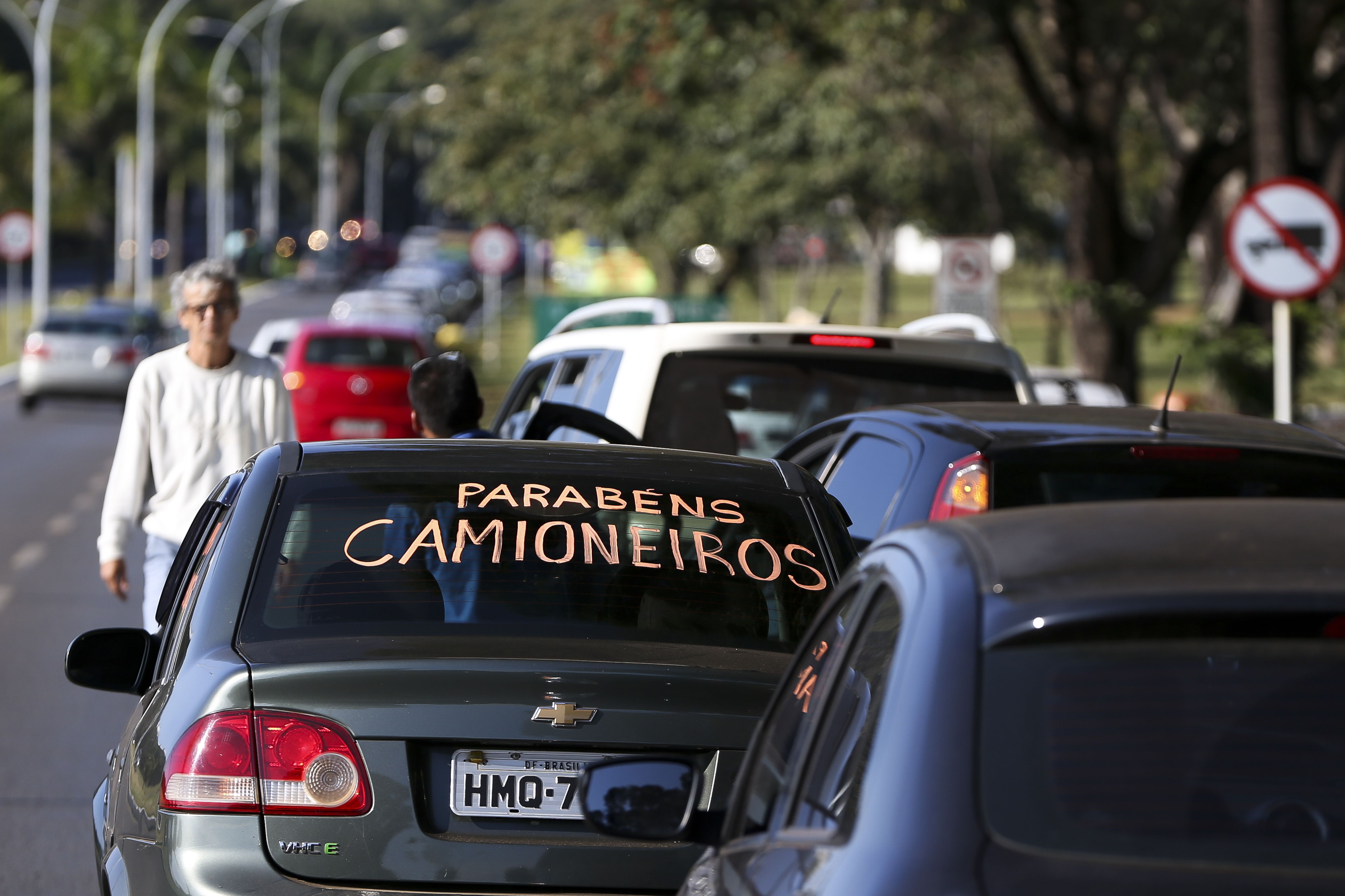 Protestos de caminhoneiros afetam distribuição de alimentos