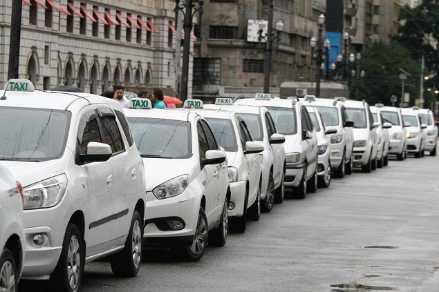 Taxistas de São Paulo apoiam greve e temem falta de combustível