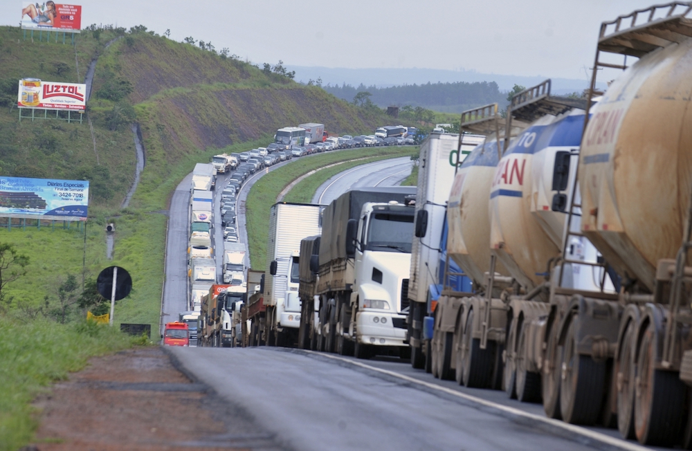 Confederação refuta auxílio-diesel e reafirma greve dos caminhoneiros