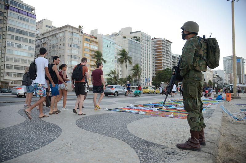 Ministro sugere que intervenção no Rio seja prorrogada por mais um ano