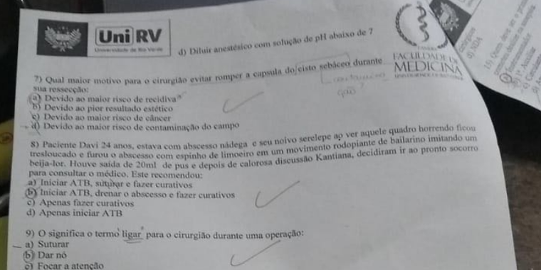 Alunos denunciam homofobia em questão de prova de medicina