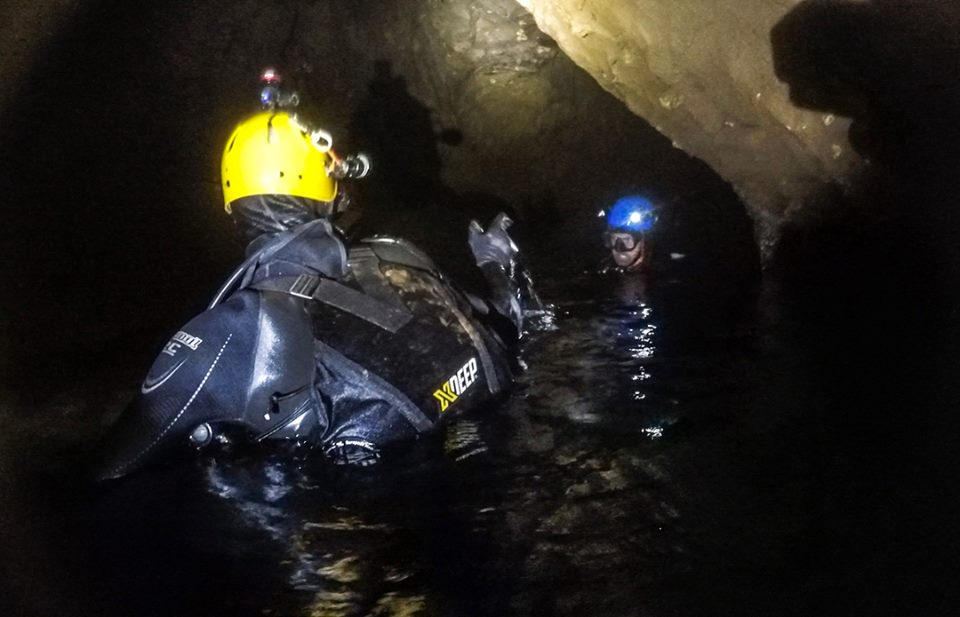 Último mergulhador relata saída dramática de caverna na Tailândia