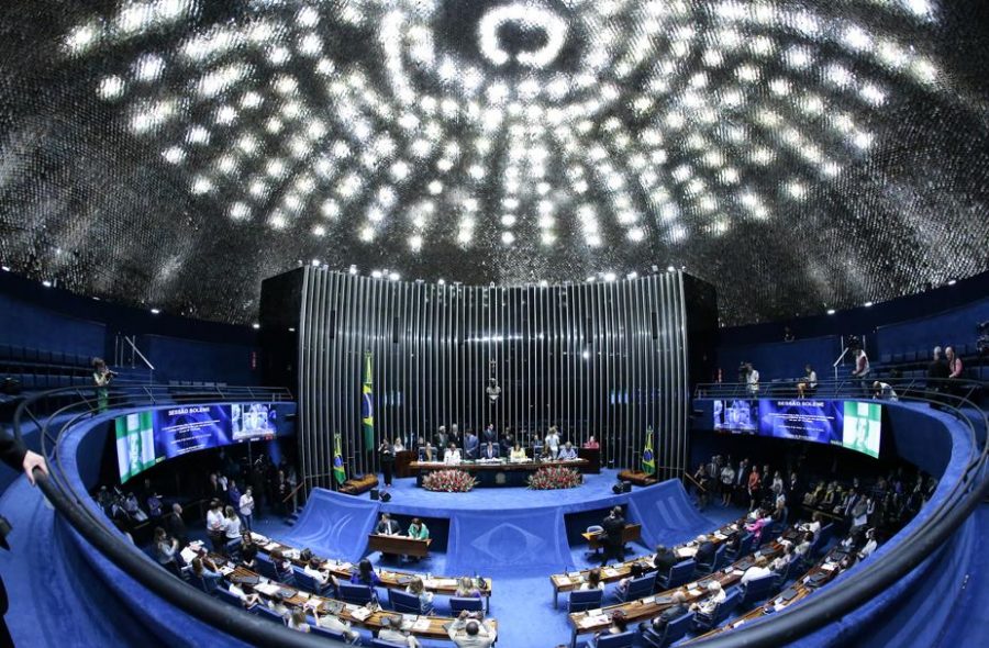 Senadores repudiam, em carta, troca de emendas por apoio ao governo