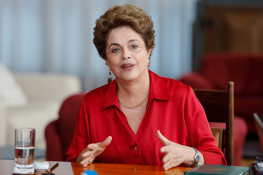 Dilma rebate Aécio Neves: ‘Um antidemocrático golpista’