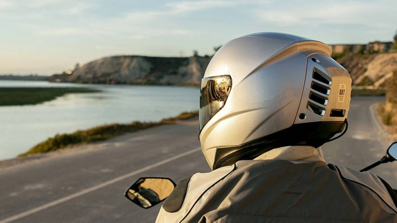 Para alegria dos motociclistas, empresa lança ar-condicionado para capacete