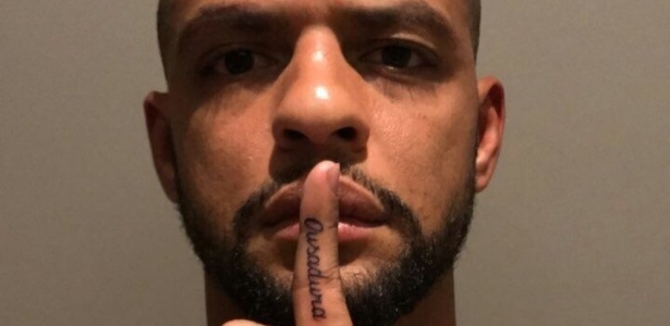 Palmeiras anuncia saída de Felipe Melo; Flu e Inter têm interesse