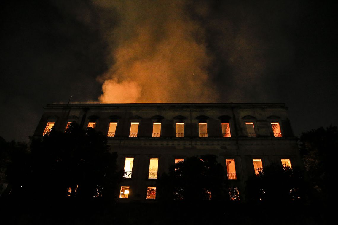 Cedae nega falta d’água no combate a incêndio no Museu Nacional