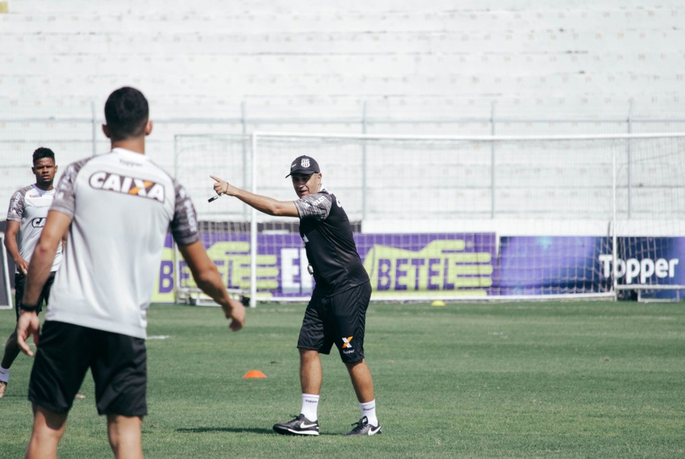 Ponte Preta tem jogo decisivo na noite deste sábado