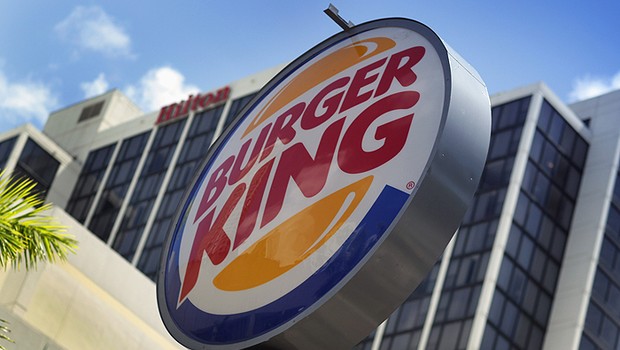 Burger King é condenado a pagar R$ 1 milhão a funcionários por oferecer sanduíche em vez de refeições