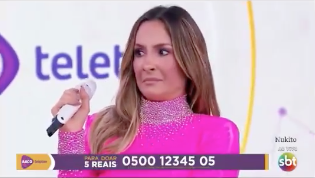 Claudia Leitte afirma ter se sentido constrangida por Silvio Santos