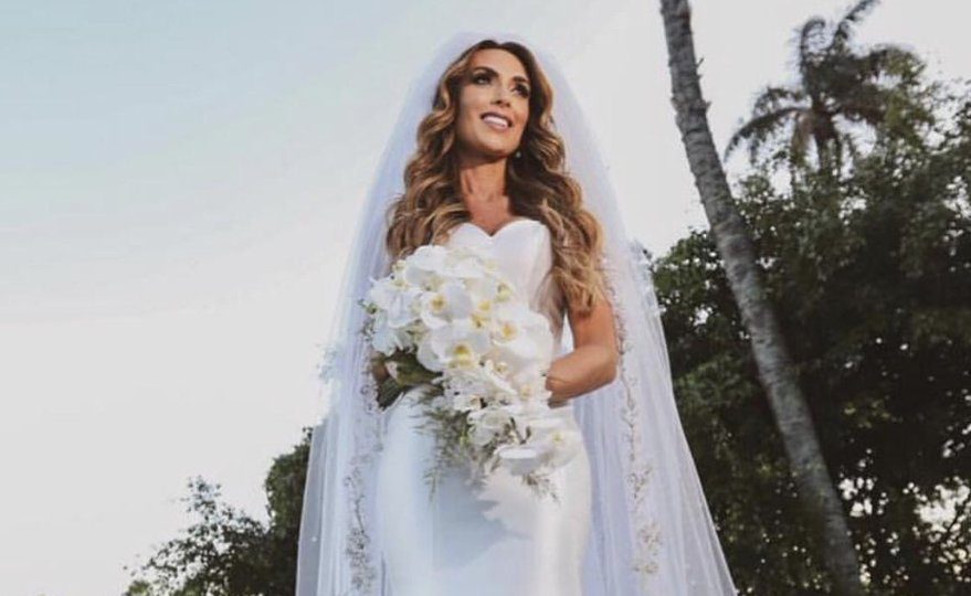 Nicole Bahls tem casamento luxuoso na Candelária