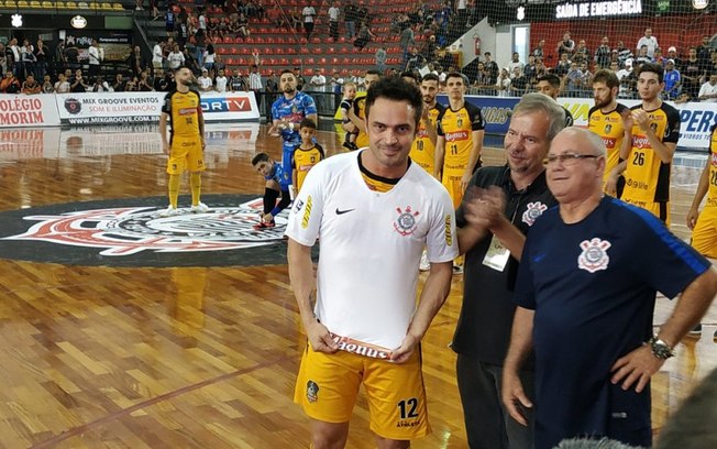 Falcão anuncia aposentadoria do futsal: ‘Hora de dizer adeus’