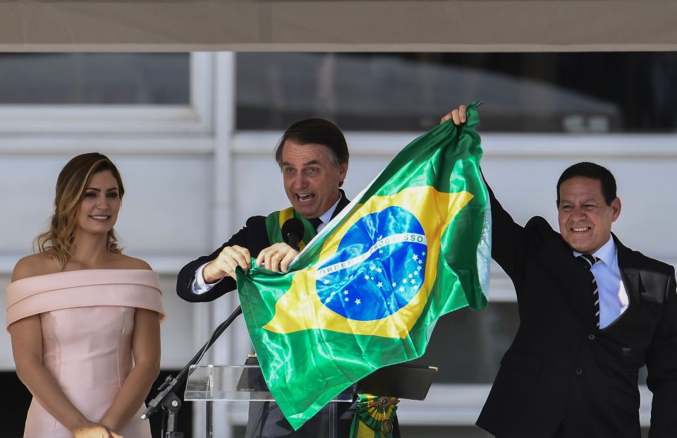 ‘Bandeira só será vermelha se for preciso sangue’; Bolsonaro assume a Presidência do Brasil