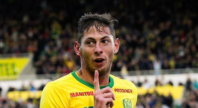 Piloto do avião de Emiliano Sala não estava habilitado a voar à noite