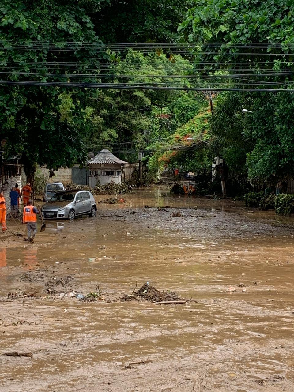 Temporal deixa rastro de destruição em São Conrado; veja imagens