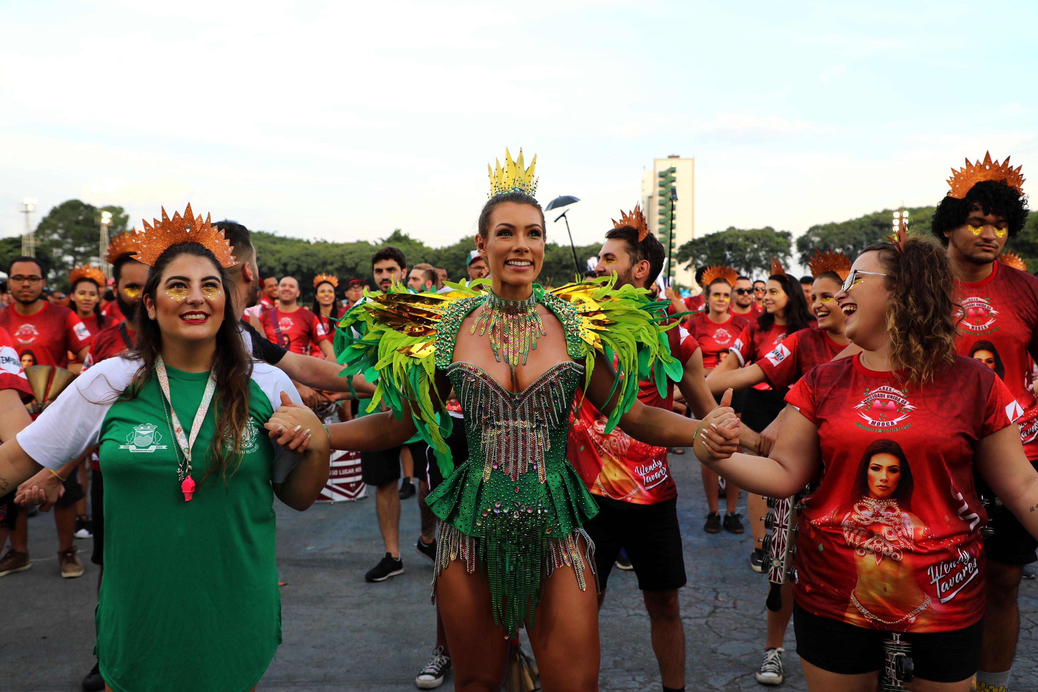 Ensaiou pela MUM: Fantasia de Wendy Tavares chama atenção para tragédias ambientais