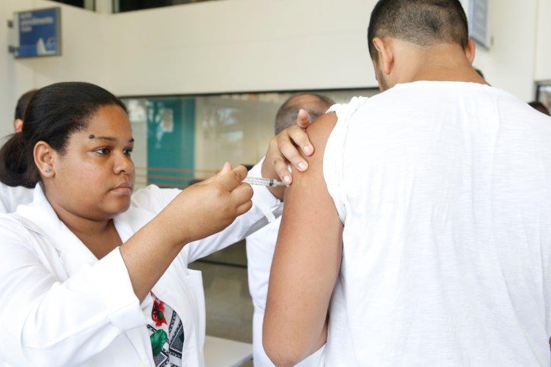 Campanha contra febre amarela no Rio começa pela Central do Brasil