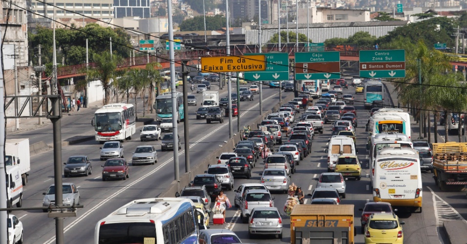 Rio: Instituto de Segurança Pública aponta queda de 50% nos roubos de carro na Avenida Brasil